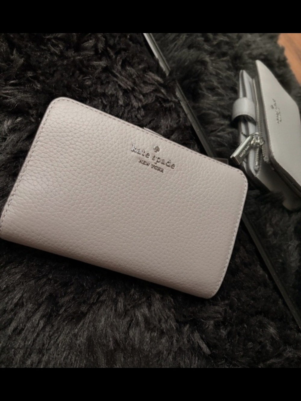 kate spade Pebbled Zip Wallet in Light Gray